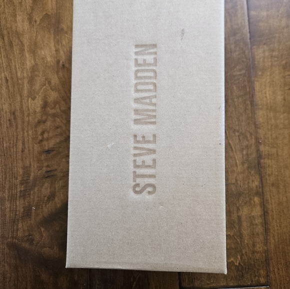 Steve Madden Suede Wizen Sandals - Picture 11 of 12